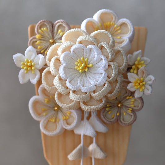 つまみ髪飾り羽子板 板立飾り グレージュ