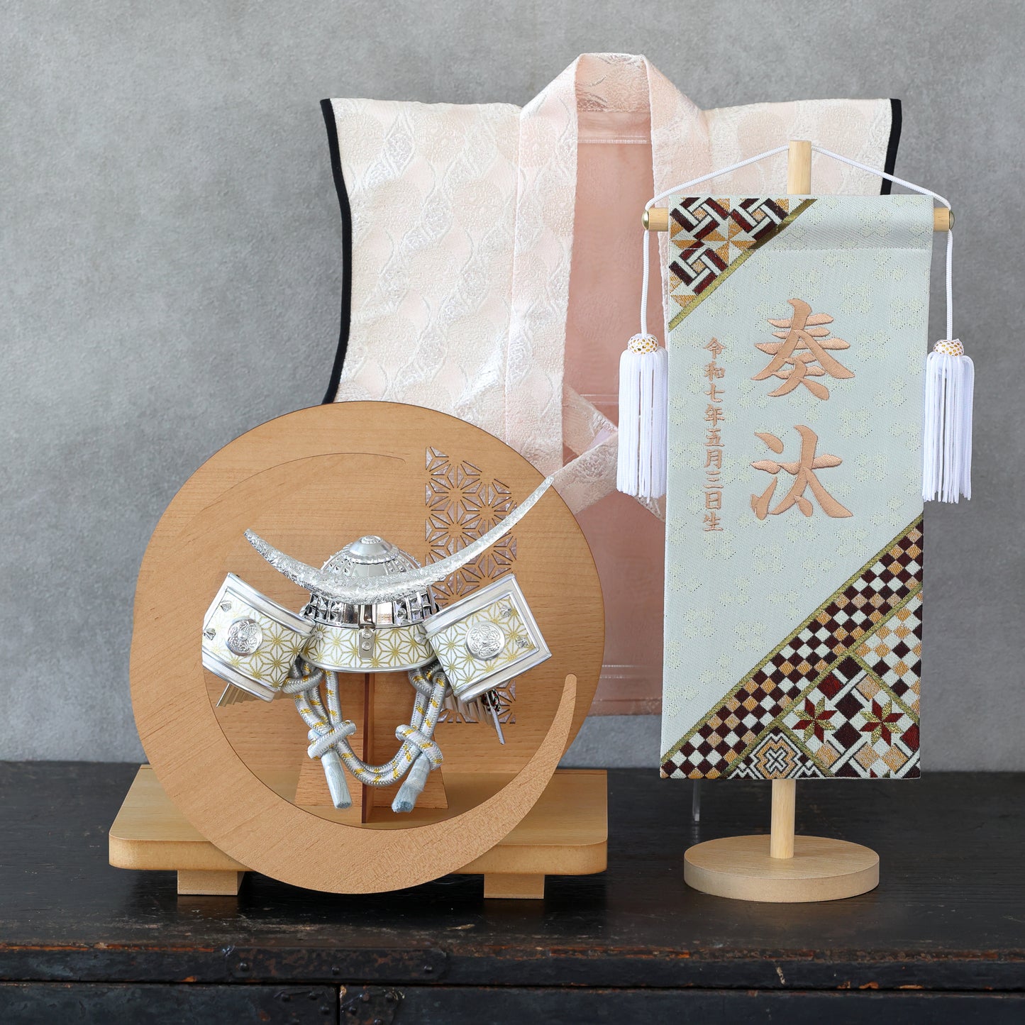 【置台兜飾り】三日月の屏風舞台セット　お名前旗プレゼントキャンペーン対象商品