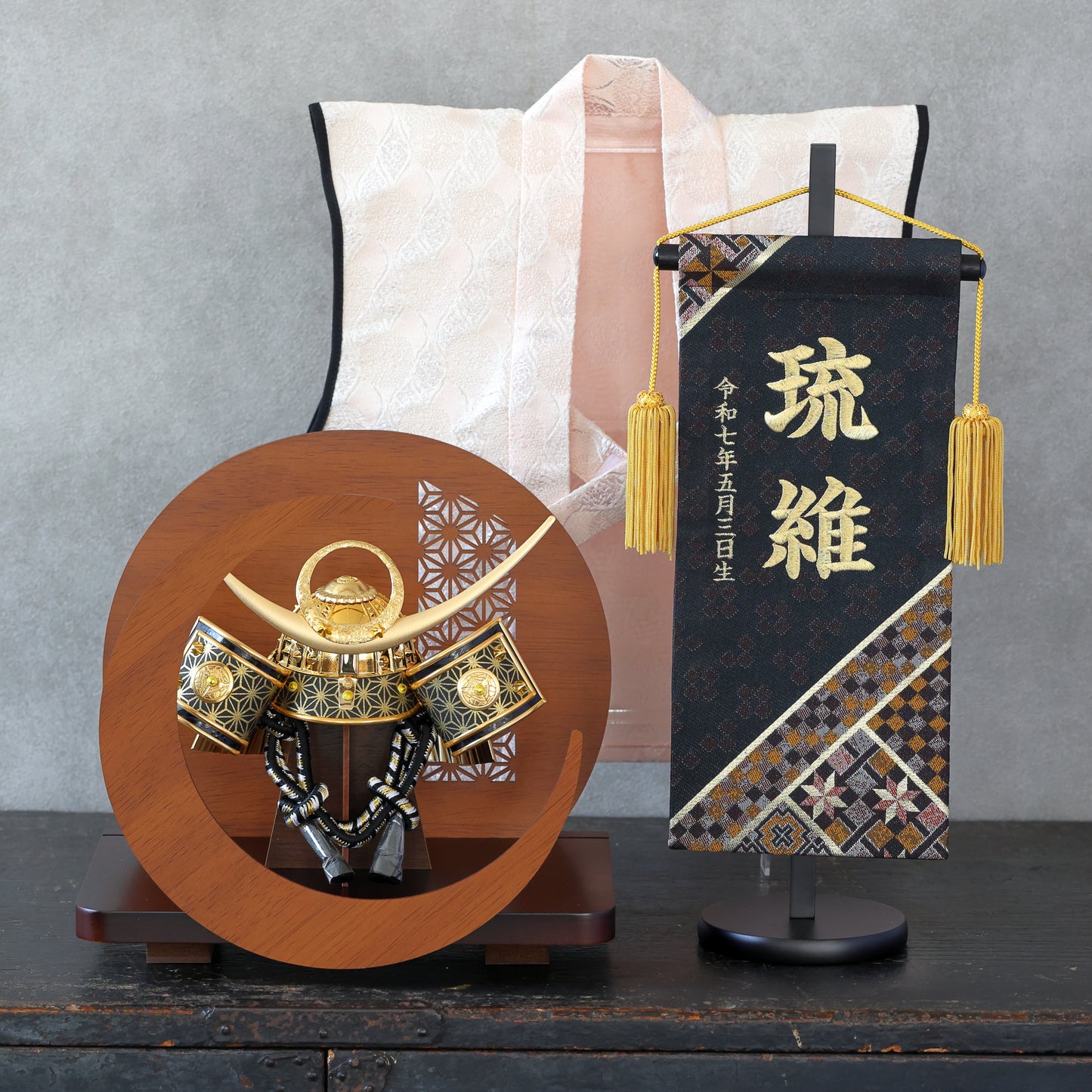 【置台兜飾り】三日月の屏風舞台セット　お名前旗プレゼントキャンペーン対象商品