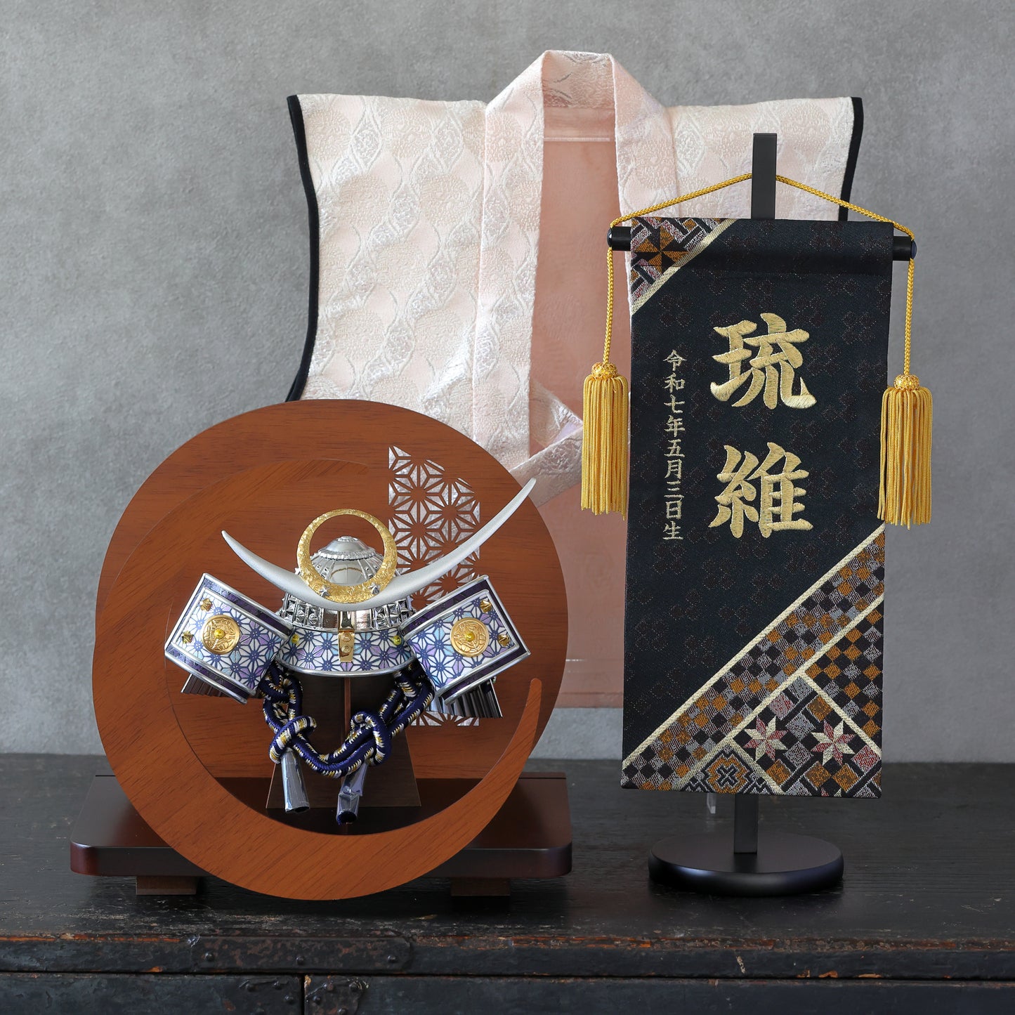 【置台兜飾り】三日月の屏風舞台セット　お名前旗プレゼントキャンペーン対象商品