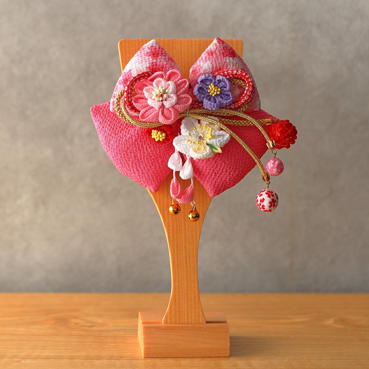 ちりめん髪飾り羽子板　板立飾り　ピンク