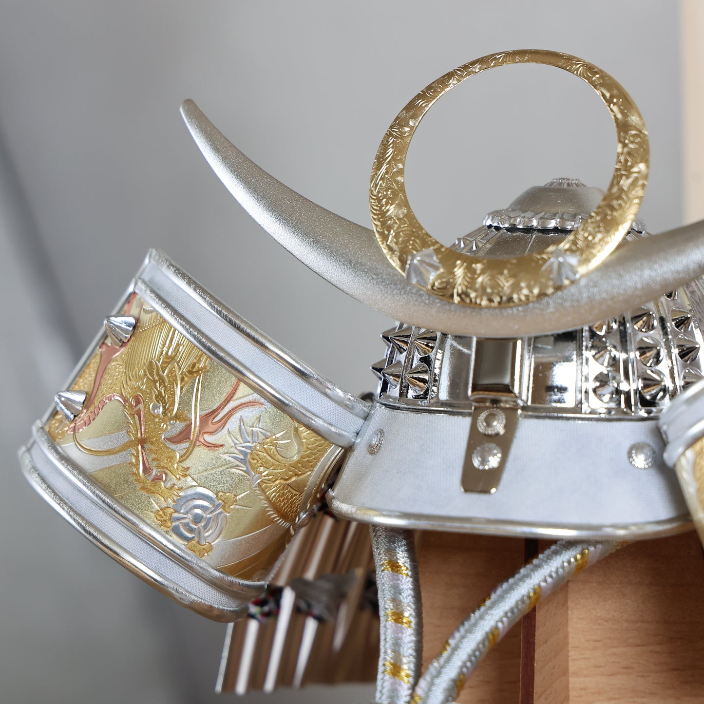 【収納兜飾り】モダン箱セット（組子風屏風）