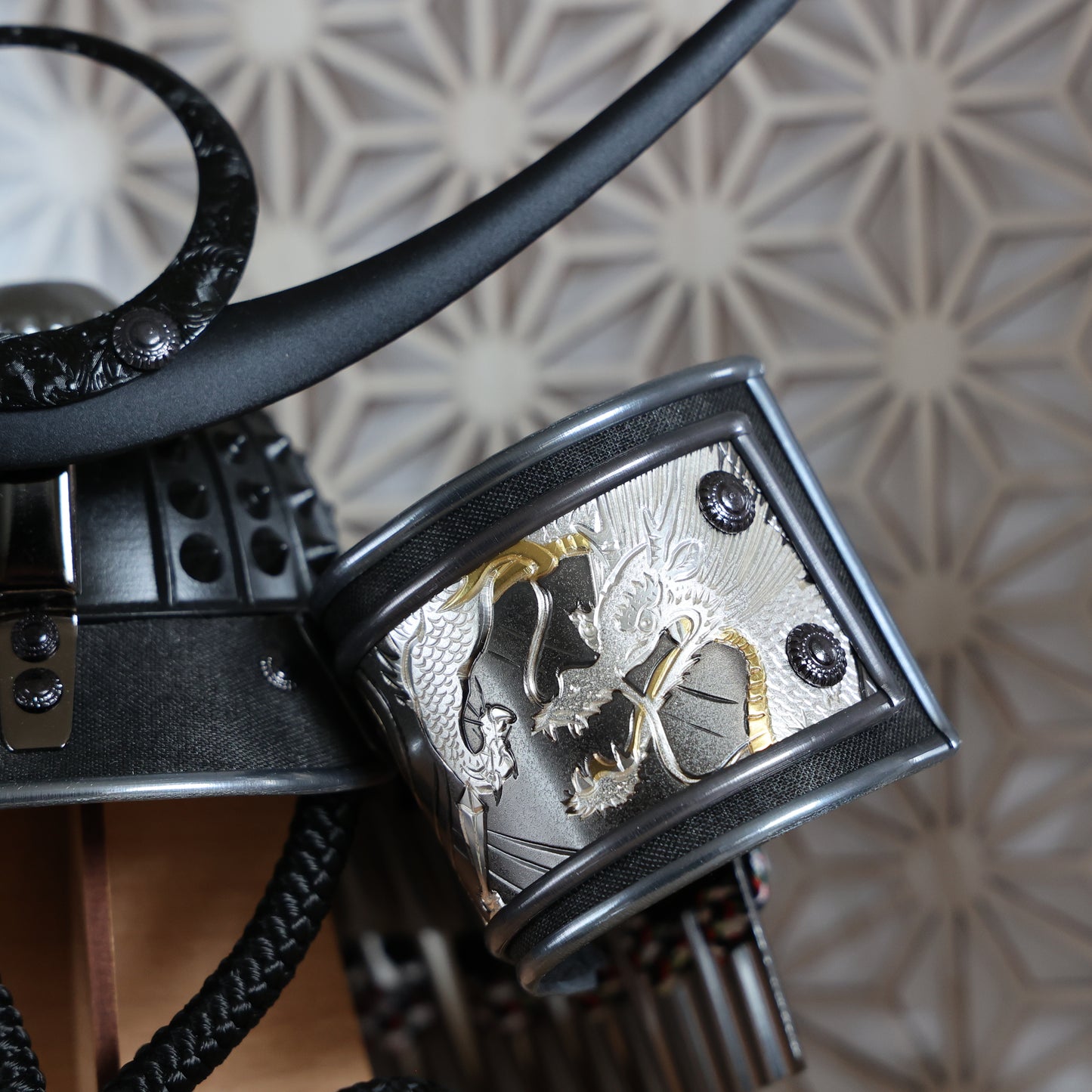 【収納兜飾り】モダン箱セット（組子風屏風）