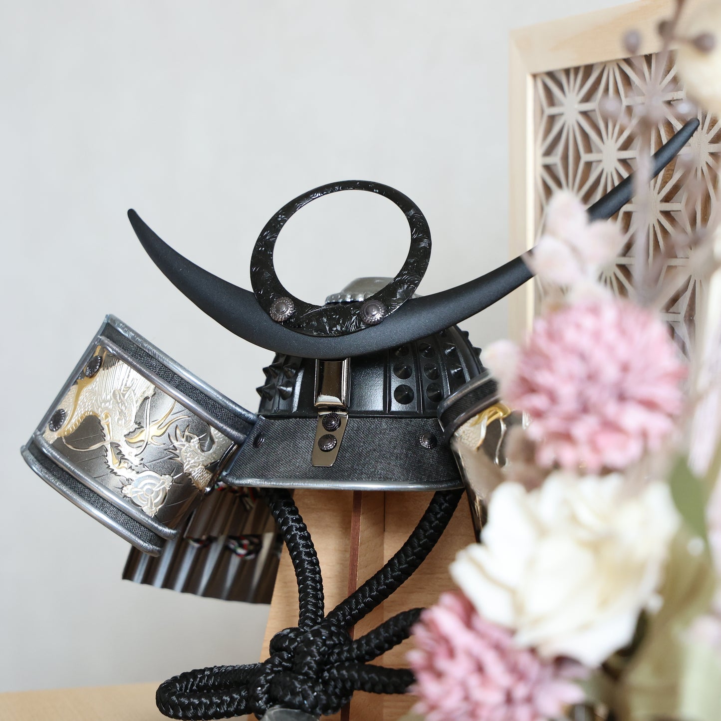 【収納兜飾り】モダン箱セット（組子風屏風）