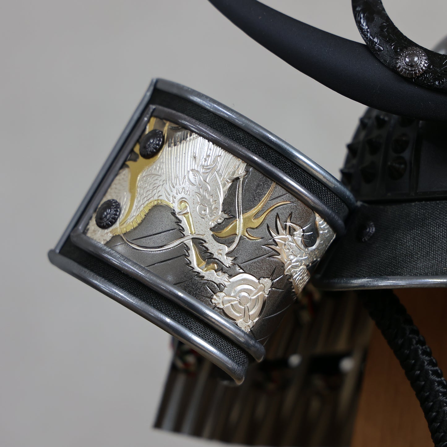 【収納兜飾り】兜飾り(漆黒)・おひつ収納箱セット