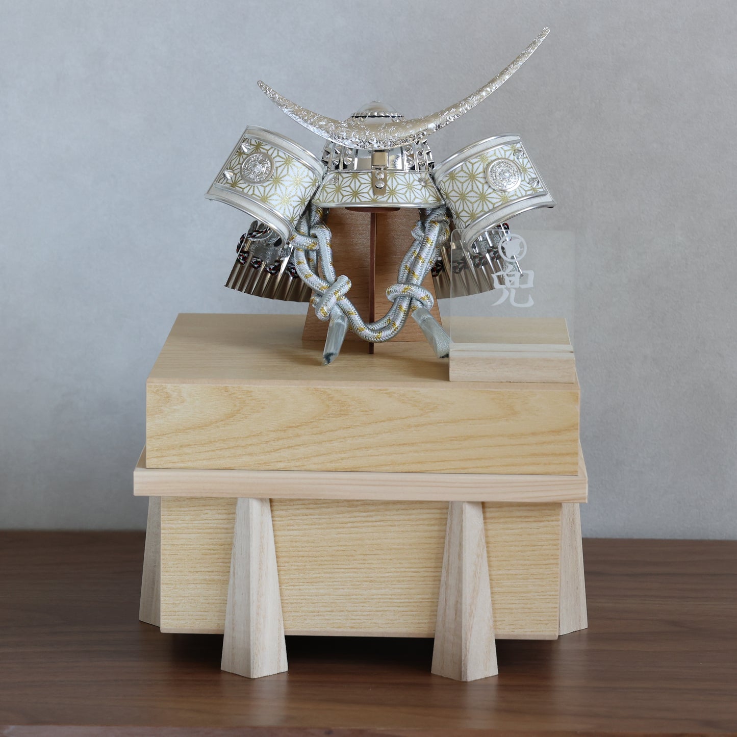 【収納兜飾り】兜飾り(白夜)・おひつ収納箱セット