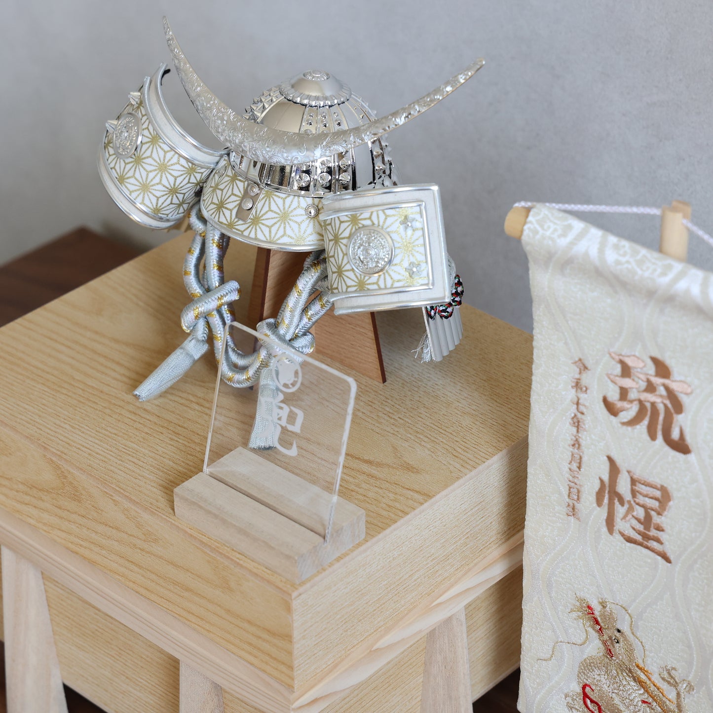 【収納兜飾り】兜飾り(白夜)・おひつ収納箱セット