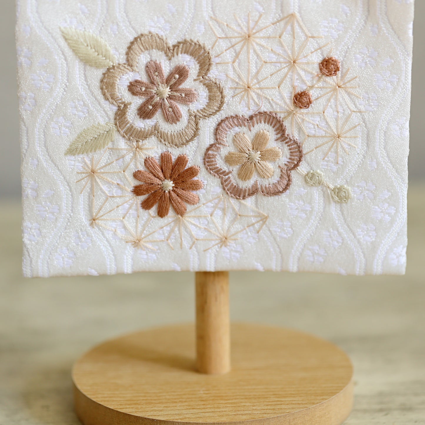 素材美を生かした ナチュラル名前旗 麻柄ブラウン (大)　スタンドセット