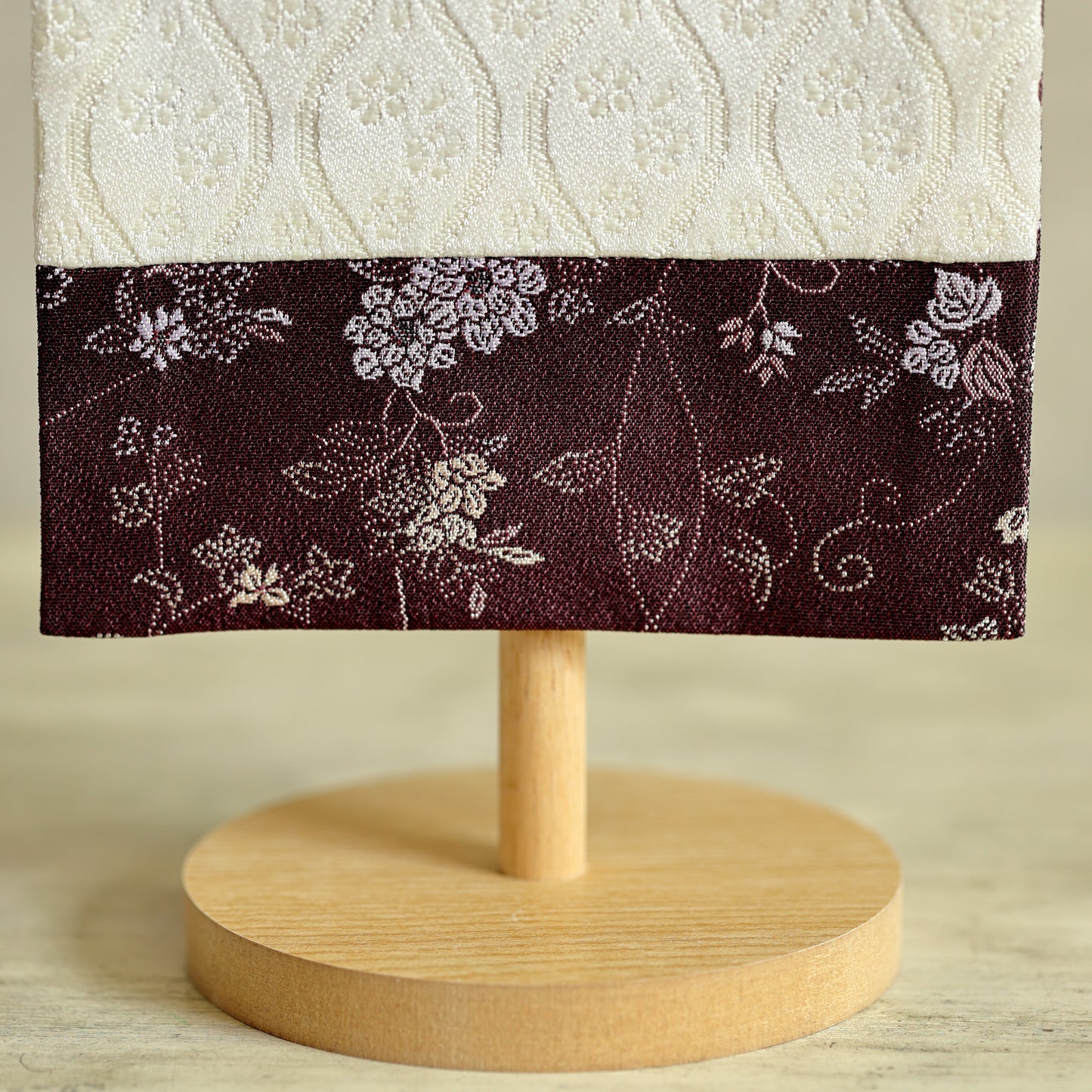 伝統x古典を現代風に 唐草切嵌紋様 名前旗 ムラサキ (大)　スタンドセット