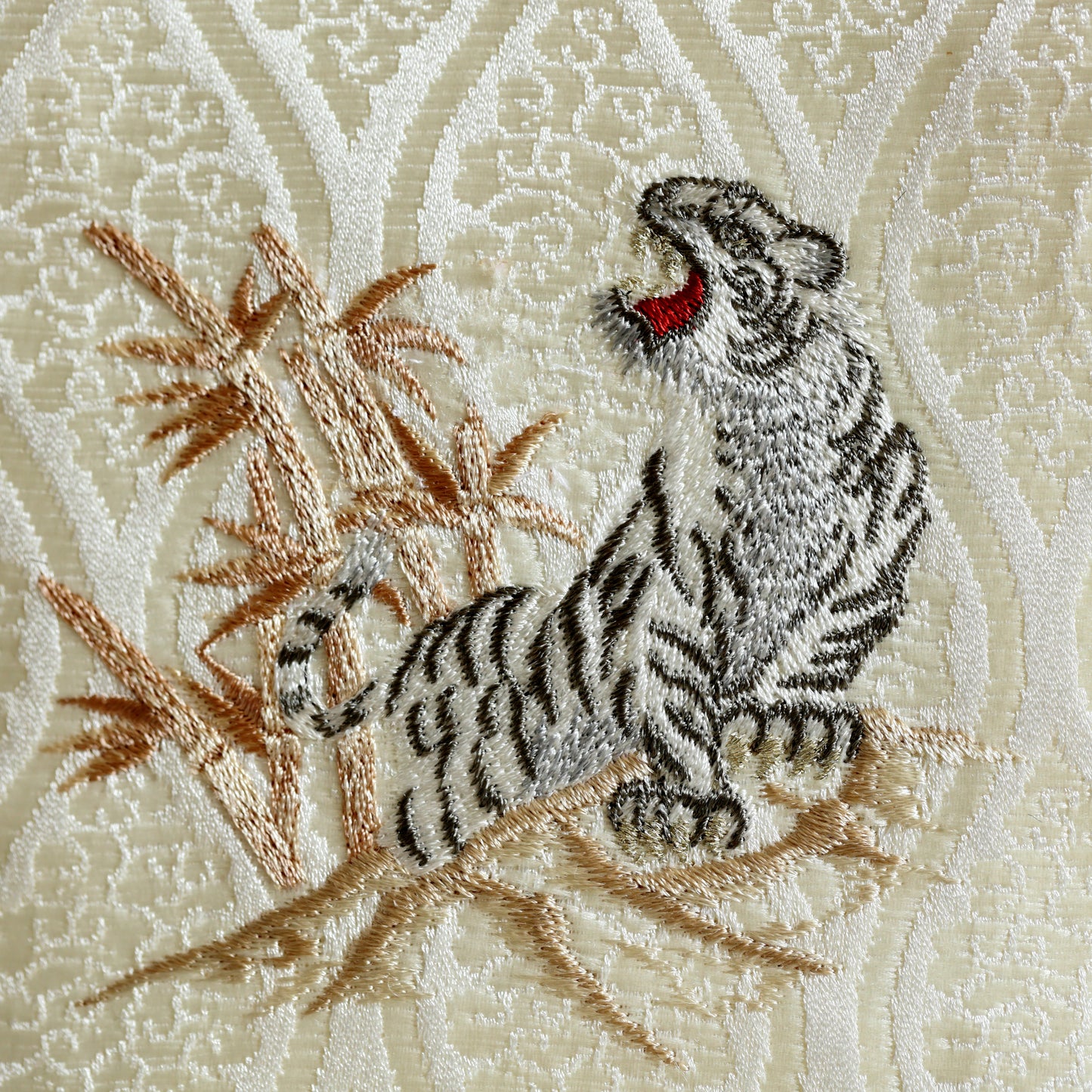 白虎ホワイト 金襴名前旗 (大)　スタンドセット