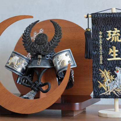 【置台兜飾り】三日月の屏風舞台セット　お名前旗プレゼントキャンペーン対象商品