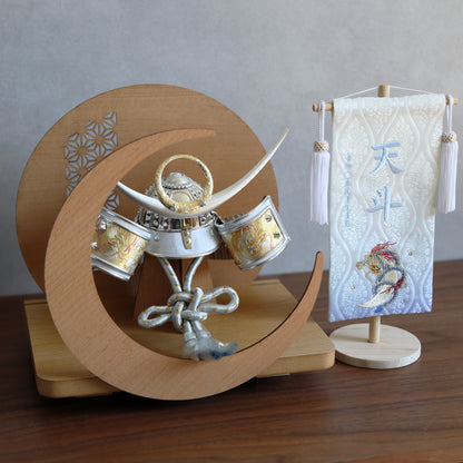 【置台兜飾り】三日月の屏風舞台セット　お名前旗プレゼントキャンペーン対象商品