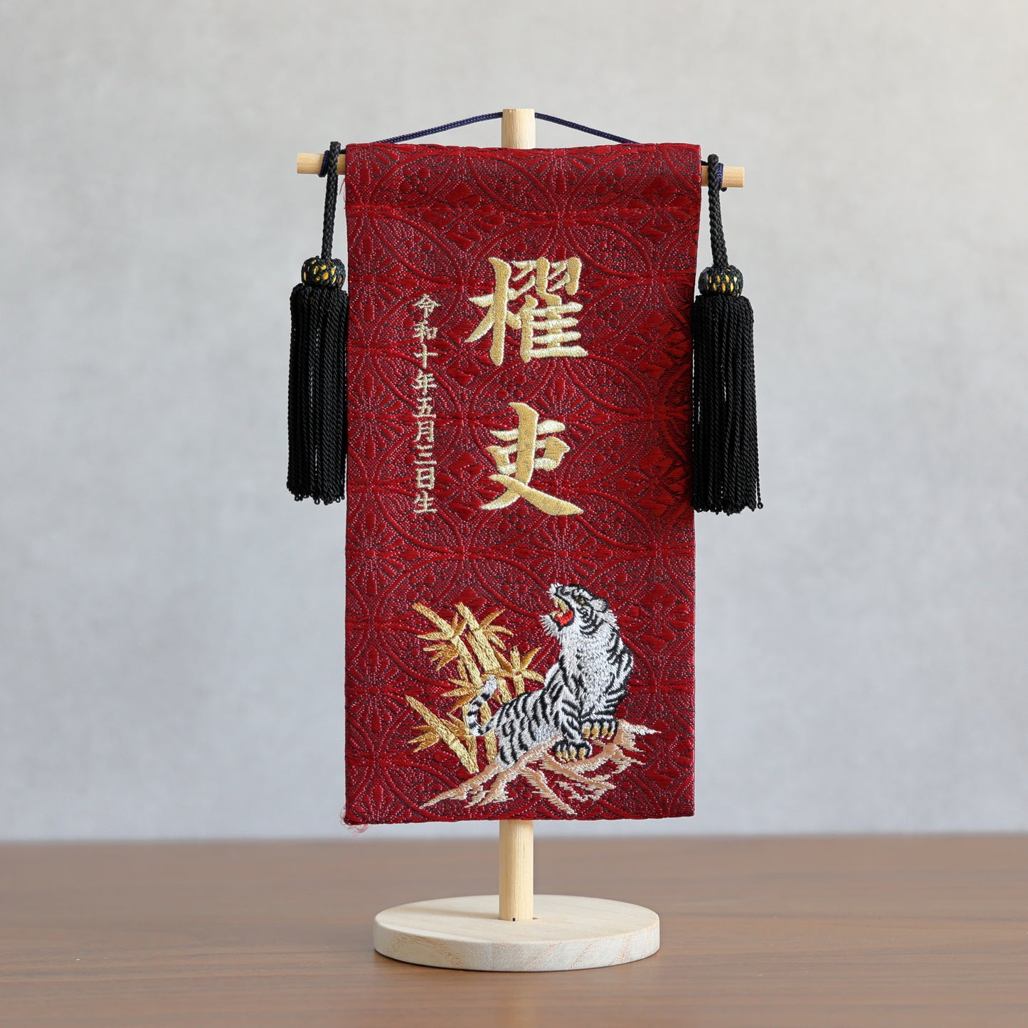 【在庫限り】鷹虎龍レッド 金襴名前旗 (小)　スタンドセット