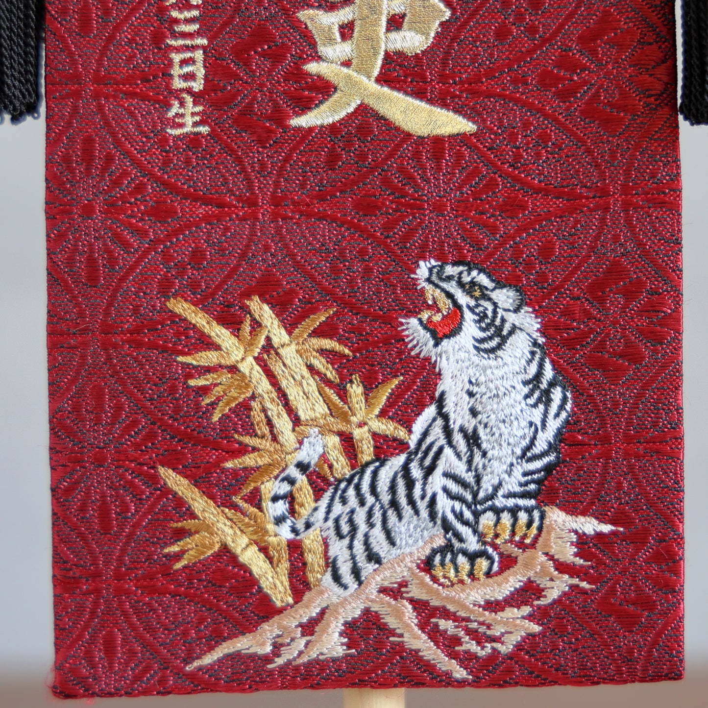 【在庫限り】鷹虎龍レッド 金襴名前旗 (小)　スタンドセット