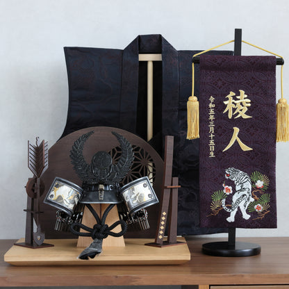【コンパクト置台兜飾り】お兜（漆黒）・弓太刀・屏風・陣羽織・お名前旗セット【フルセット】
