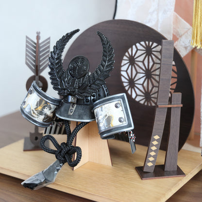 【コンパクト置台兜飾り】お兜（漆黒）・弓太刀・屏風・陣羽織・お名前旗セット【フルセット】