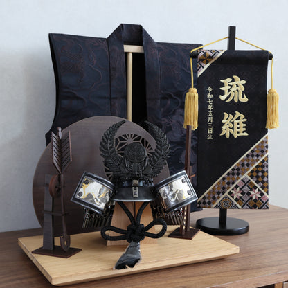 【コンパクト置台兜飾り】お兜（漆黒）・弓太刀・屏風・陣羽織・お名前旗セット【フルセット】