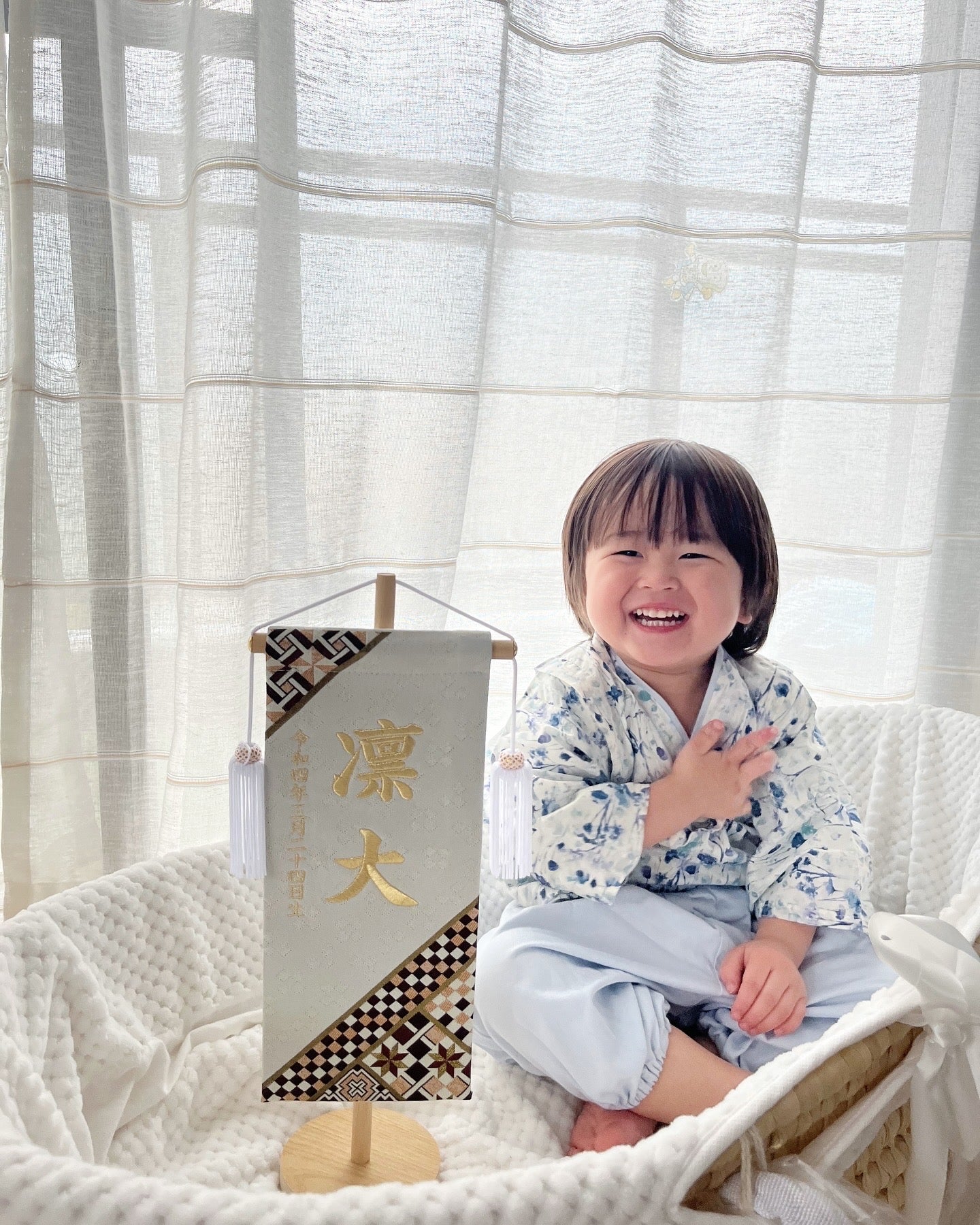 名前旗　永吉様 寄木細工柄 (ホワイト) 金襴名前旗 (大) スタンドセット – YAMEIRO