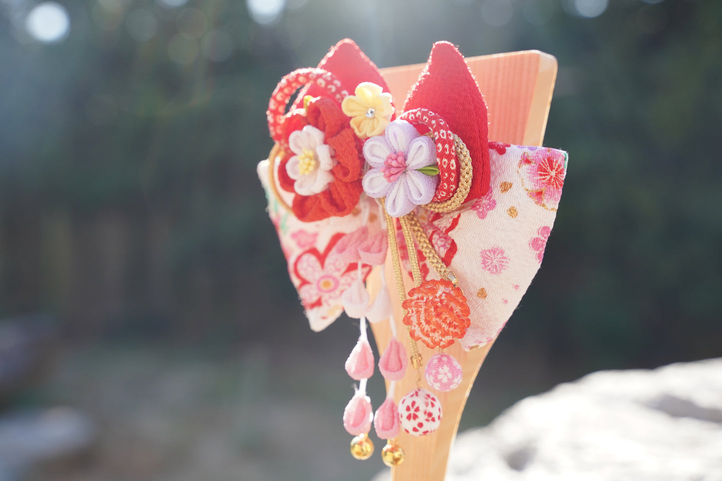 ちりめん髪飾り羽子板　板立飾り　赤色