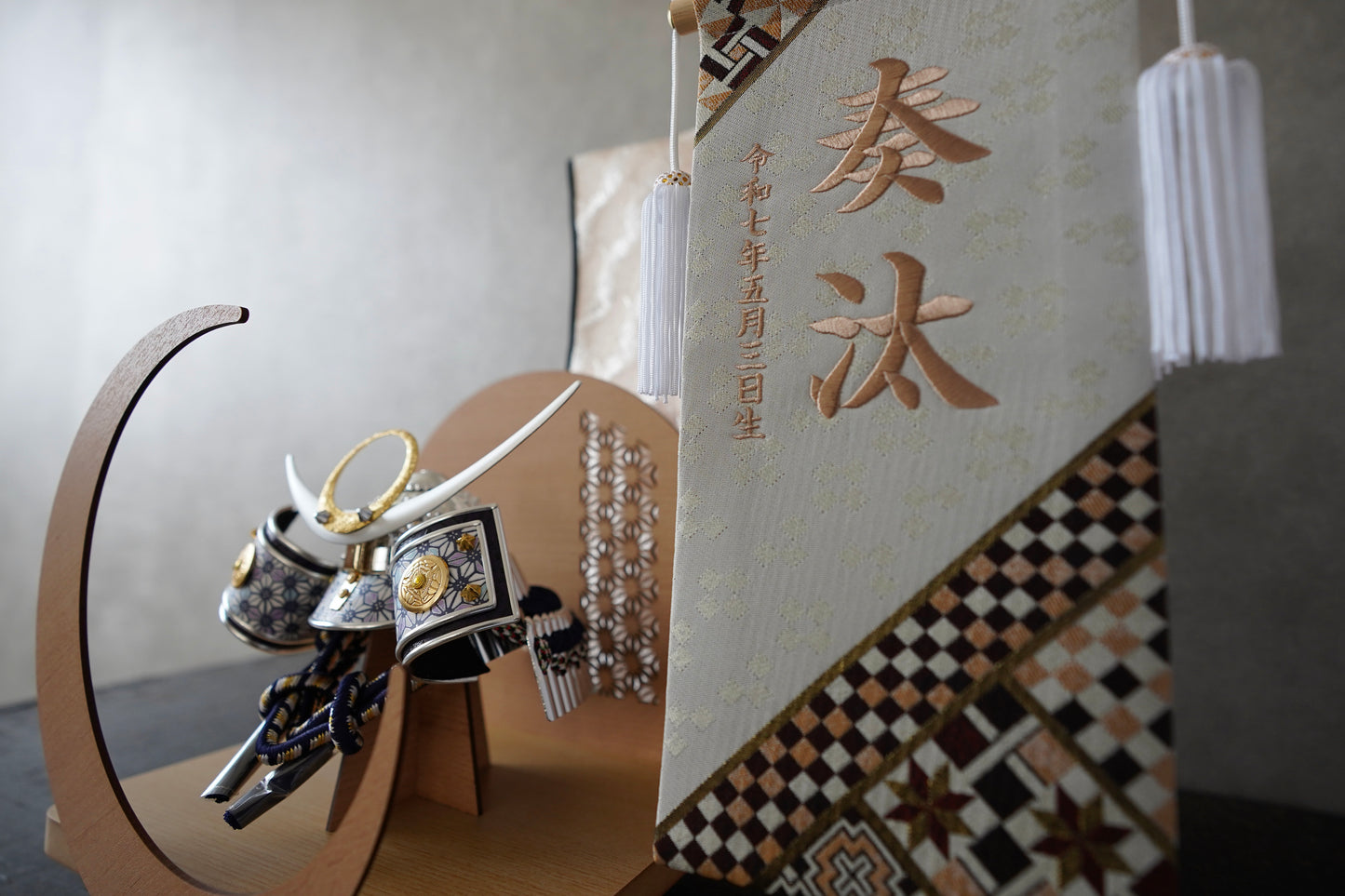 【置台兜飾り】三日月の屏風舞台セット　お名前旗プレゼントキャンペーン対象商品