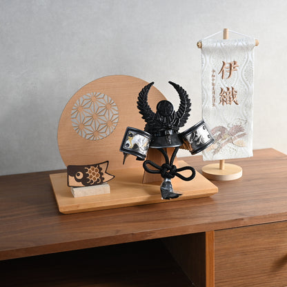 【置台兜飾り】場所を選ばないコンパクト兜飾り (漆黒)・屏風・置台・鯉飾りセット