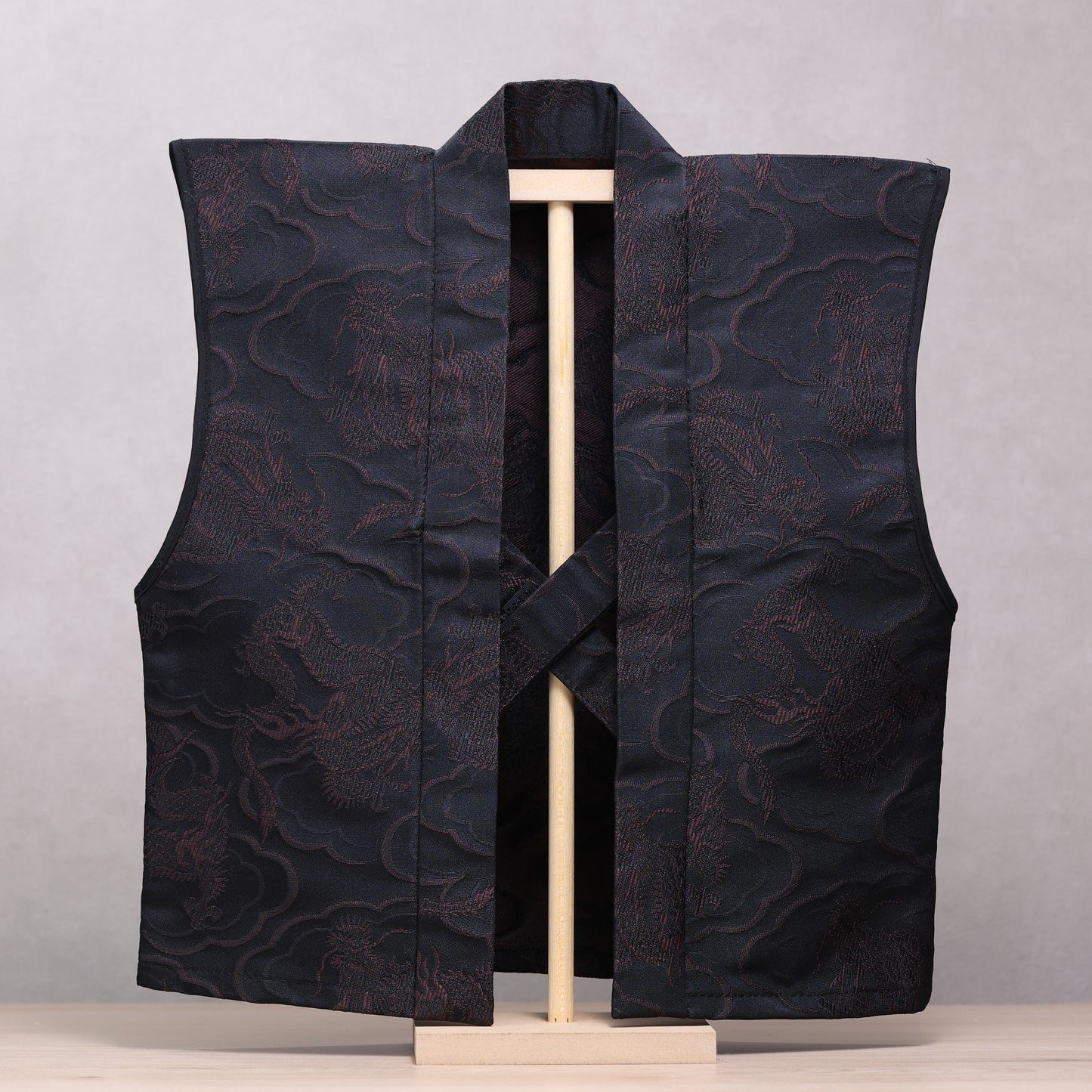 【初節句のお祝い着】 京都金襴 龍柄ブラック（龍地紋） 陣羽織