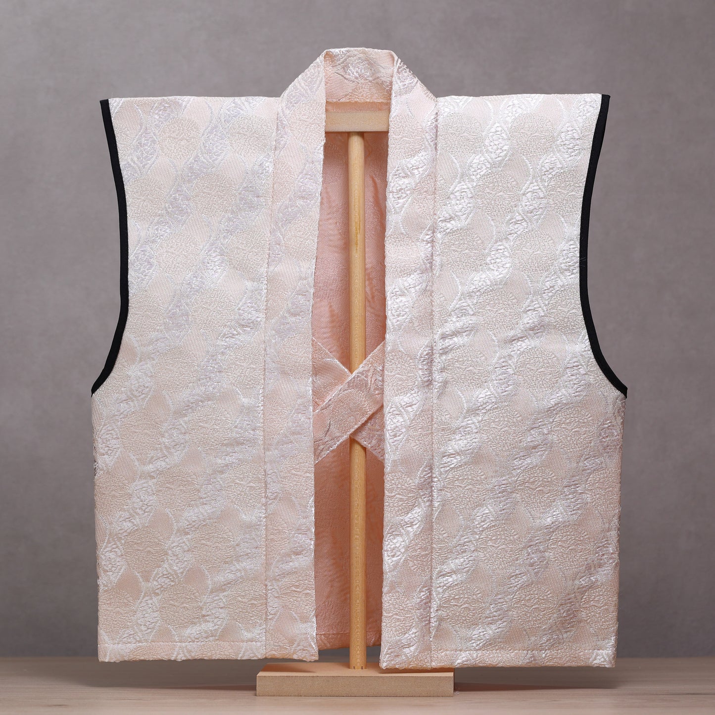 【初節句のお祝い着】 京都金襴 ベージュ（立湧吉祥紋） 陣羽織