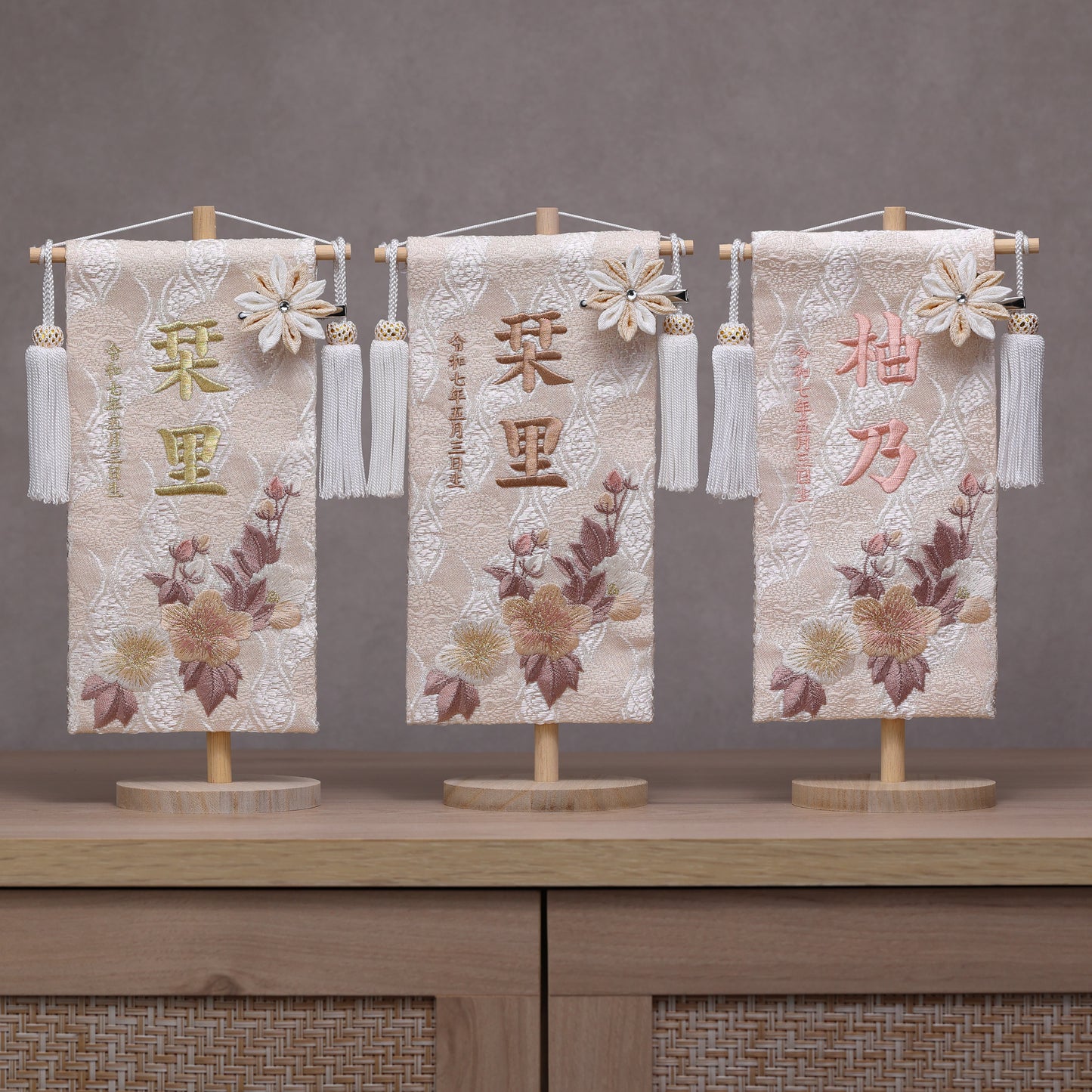 くすみカラー 桜柄の金襴名前旗 (小)　スタンドセット