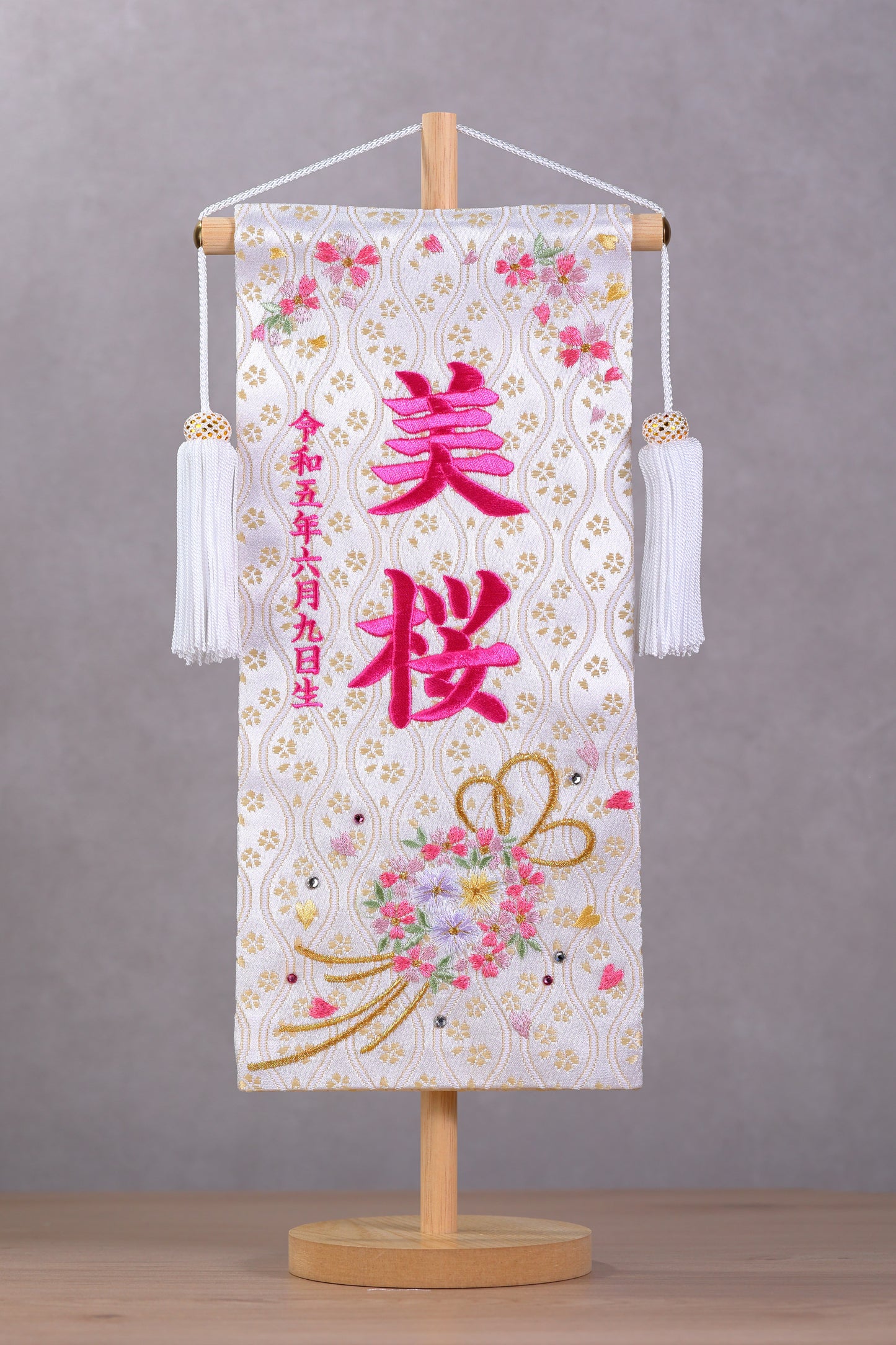 【選べる２色】スワロを使ったリボンと花環の名前旗 (大)　スタンドセット