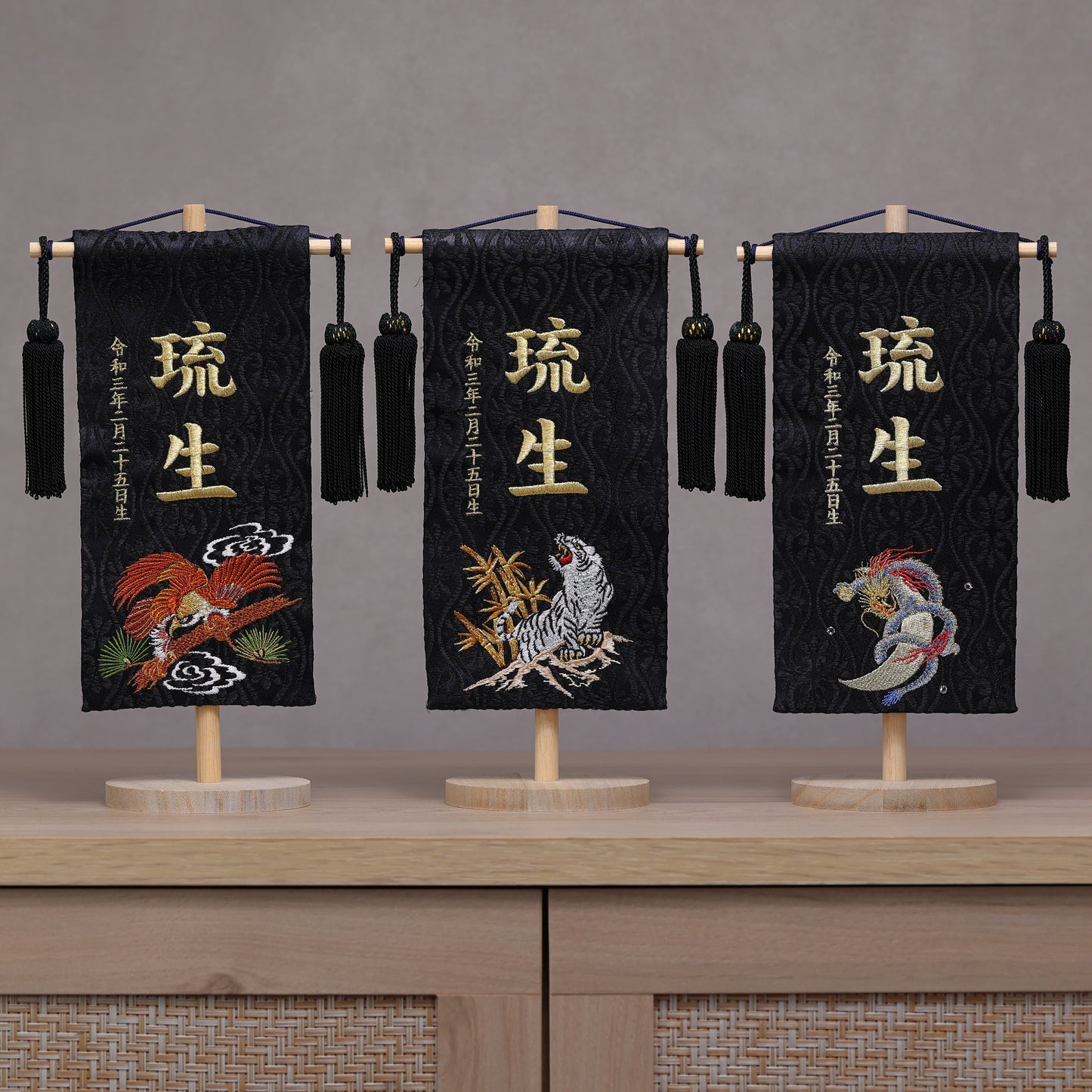 鷹虎龍ブラック 金襴名前旗 (小)　スタンドセット
